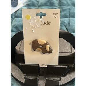 Vintage La mode Wooden Pig Button NOS